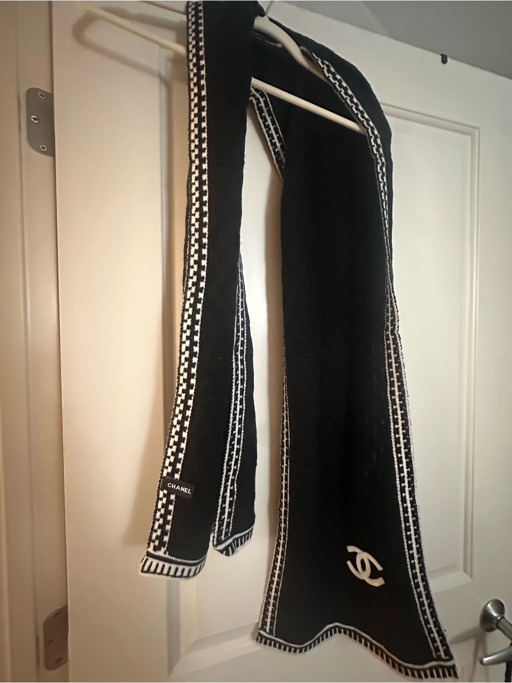 Source Unknown Black and White Knit Logo Scarf